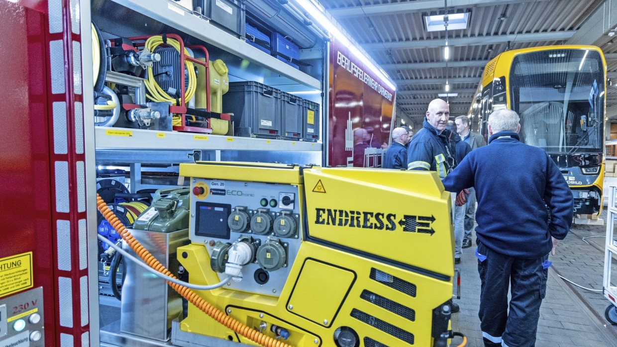 Kurzer Weg: Der Container mit der neuen Technik wird bei der Berufsfeuerwehr stationiert, damit die Helfer bei einem Unfall keine Zeit verlieren.