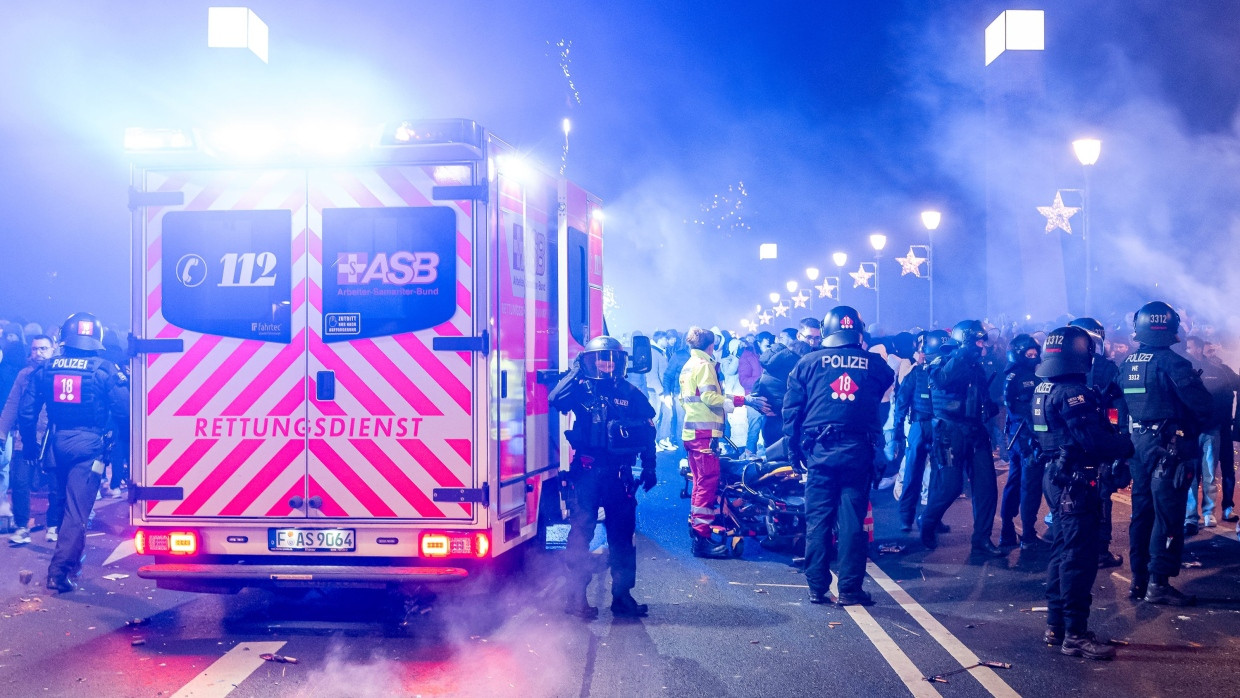 „Herausfordernde“ Nacht: Polizei, Feuerwehr und Rettungkräfte hatten in der Silvesternacht viel zu tun