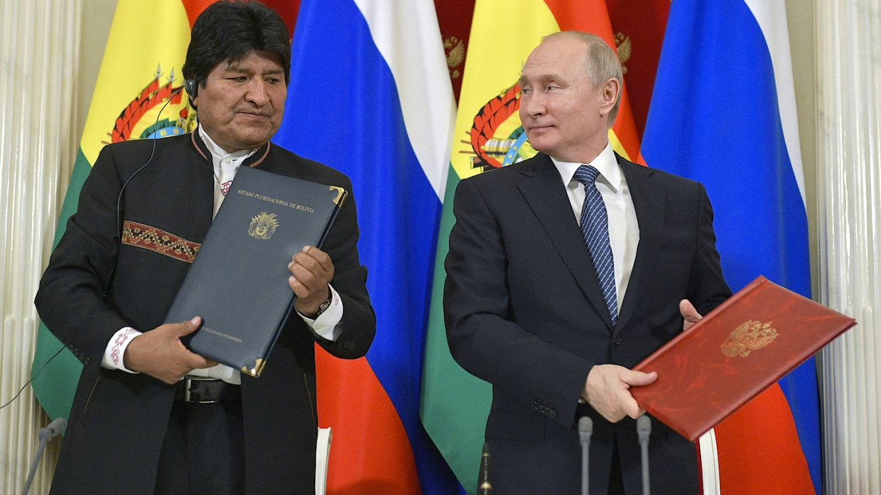 Wladimir Putin (r), Präsident von Russland, und der ehemalige Präsident Boliviens, Evo Morales, bei einem Treffen im Juli in Moskau