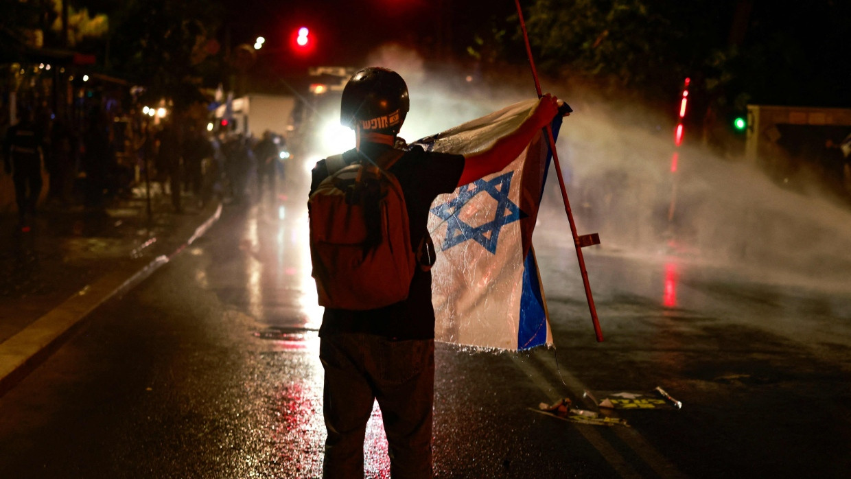 Die Polizei ging in Jerusalem unter anderem mit Wasserwerfern gegen die Demonstranten vor.