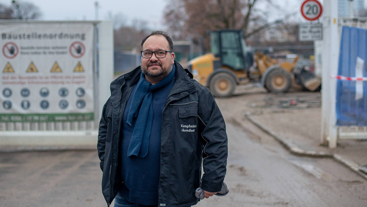 Hat Respekt, aber keine Angst: Der erfahrene Bombenentschärfer Alexander Majunke ist am Sonntag in Niederrad im Einsatz.