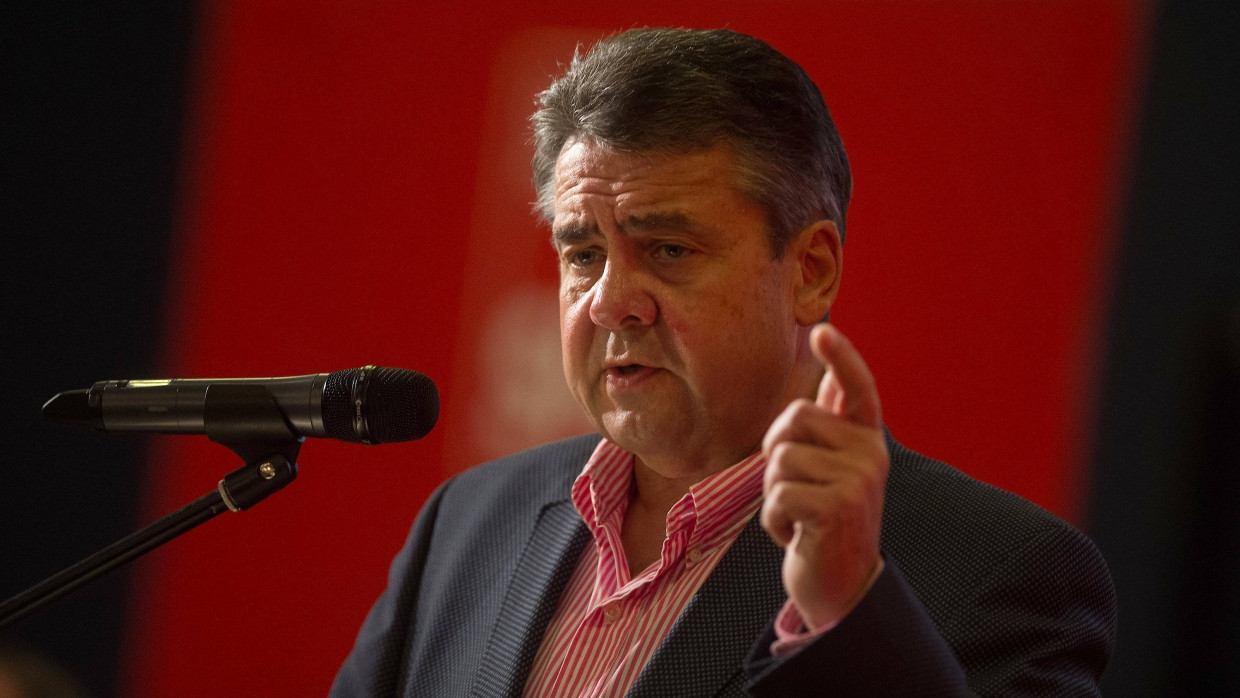 Der geschäftsführende Außenminister Sigmar Gabriel spricht am Samstag in Wernigerode beim Landesparteitag der SPD Sachsen-Anhalt.