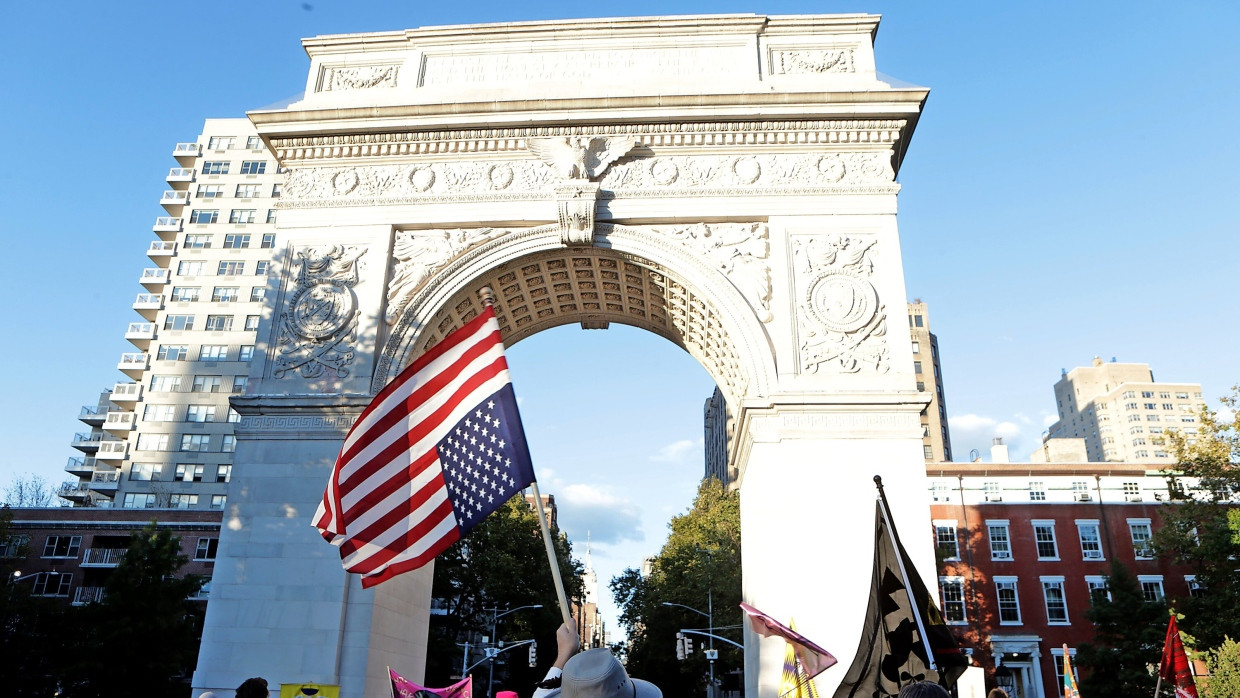 Zentralort der amerikanischen Identität und des Selbstverständnisses der Metropole: Washington Square in New York, Schauplatz des Romans