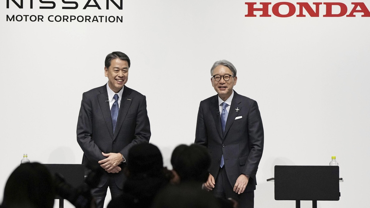 Doch keine gemeinsame Zukunft? Die Chefs von Nissan und Honda, Makoto Uchida und Toshihiro Mibe, auf einer gemeinsamen Pressekonferenz