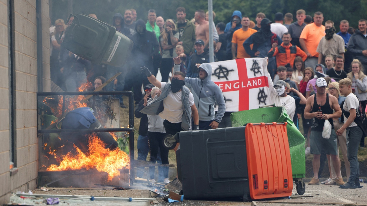 Hat im Internet begonnen: Gewaltsame Proteste gegen Einwanderung am 4. August in Rotherham