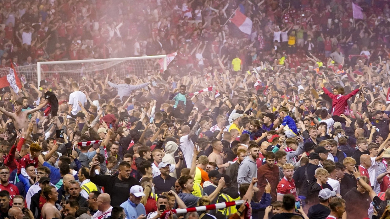 Die Fans von Nottingham Forest bejubeln den Einzug ins Aufstiegsfinale.