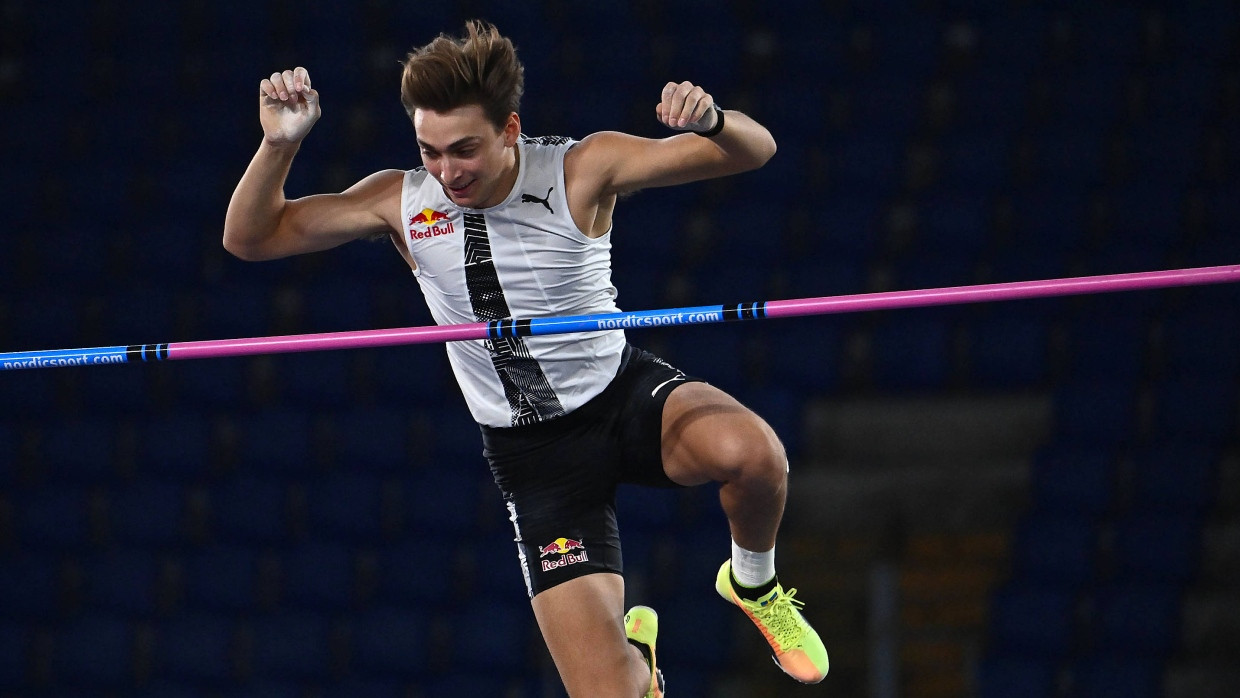 Der Stabhochspringer Armand Duplantis beim Diamond-League-Meeting der Leichtathleten im Olympiastadion in Rom