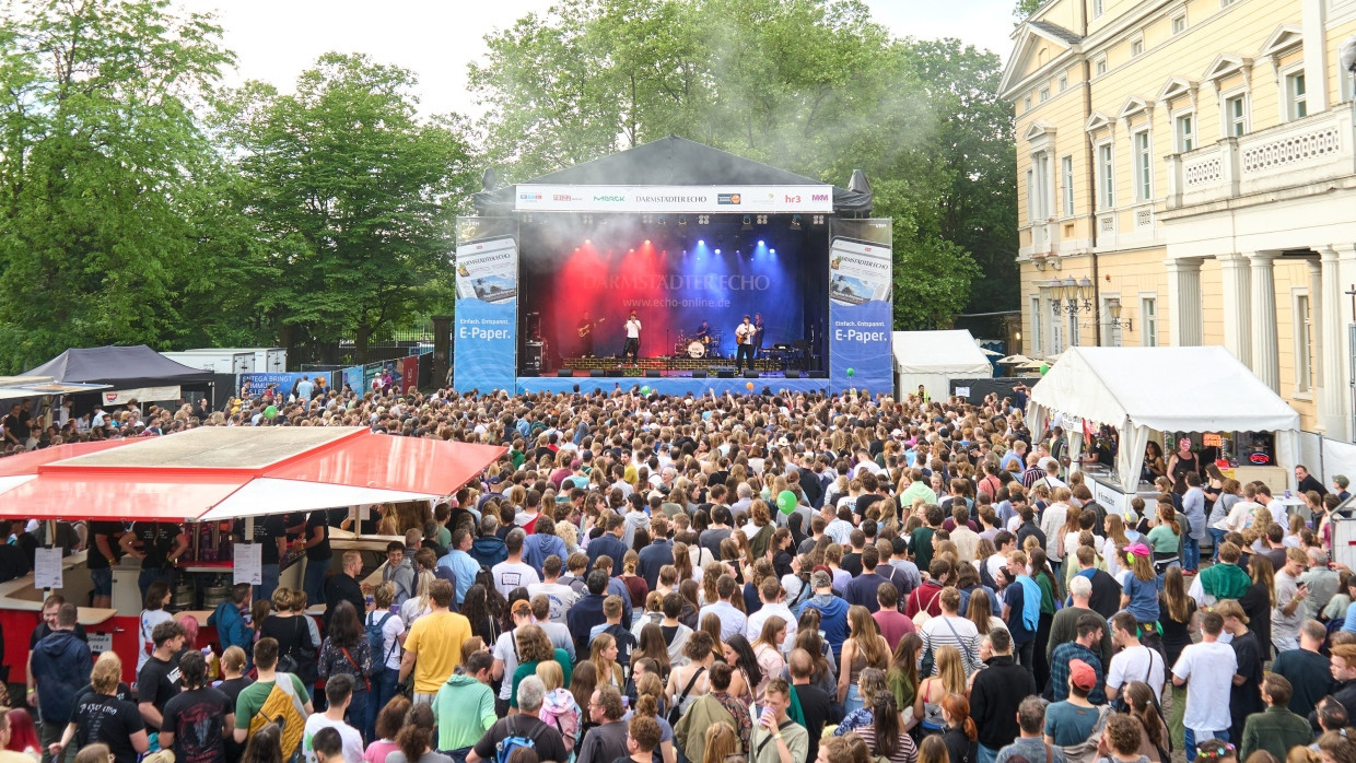 Am Donnerstagabend wurde das Darmstädter Schlossgrabenfest unter anderem von der Spider Murphy Gang eröffnet.