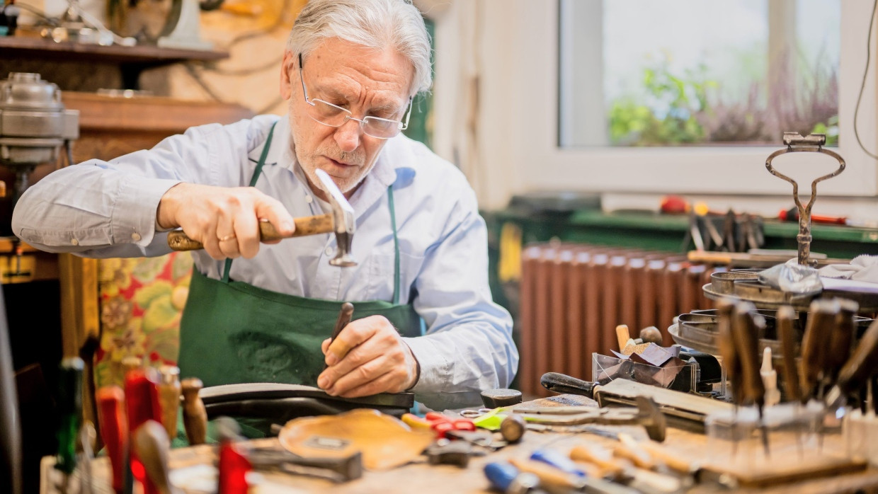 Liebt seine Arbeit: David Broder in seiner Werkstatt