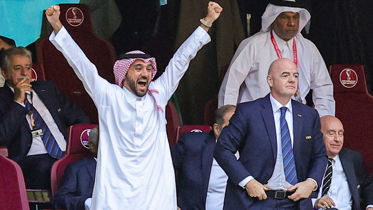 FIFA-Präsident Gianni Infantino (rechts) und der saudi-arabische Kronprinz Mohammed bin Salman, hier bei der WM 2022 in Qatar.