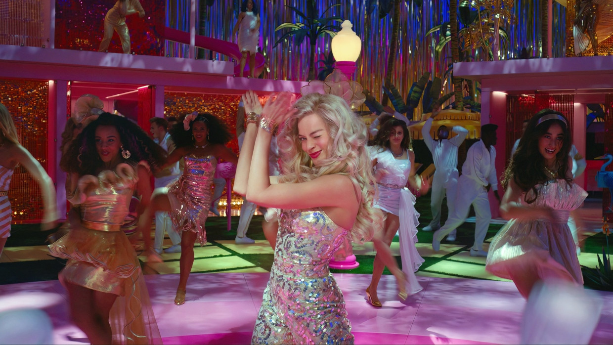 Nur ein lockerer Abend mit einer Choreografie: Margot Robbie tanzt in „Barbie“ zu Dua Lipas „Dance The Night“.