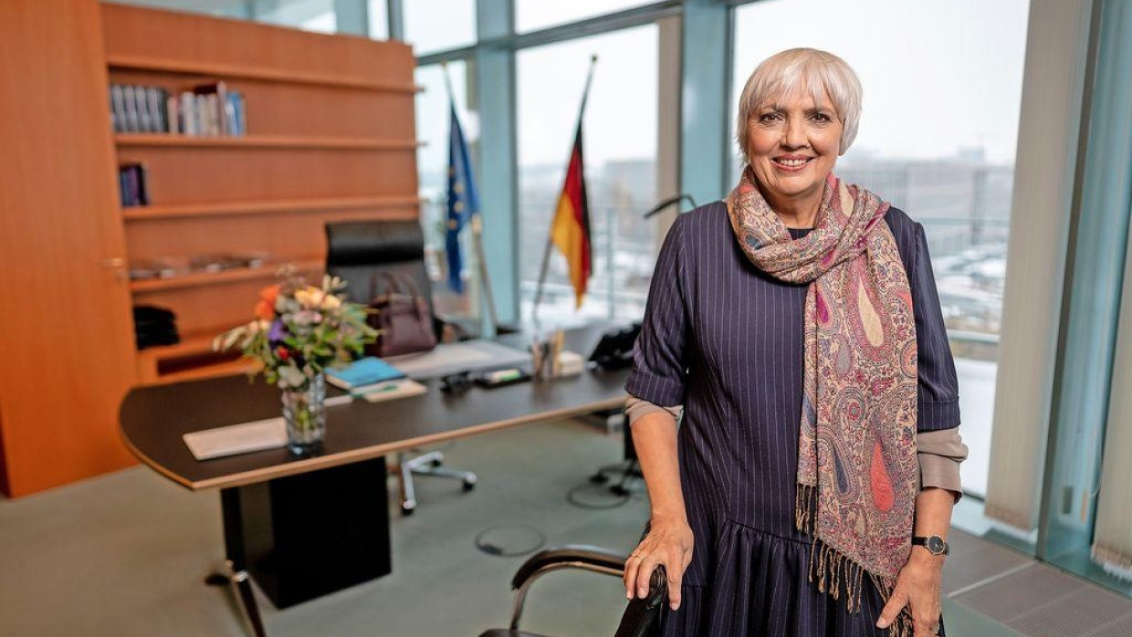 „Ich bin ein föderal geprägter Mensch“: Claudia Roth in ihrem Büro im achten Stock des Kanzleramts