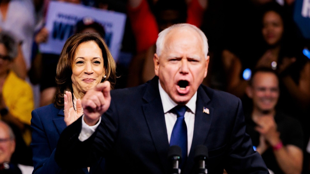 Kamala Harris und ihr Vize Tim Walz bei ihrer ersten gemeinsam Wahlkampfveranstaltung in Philadelphia.