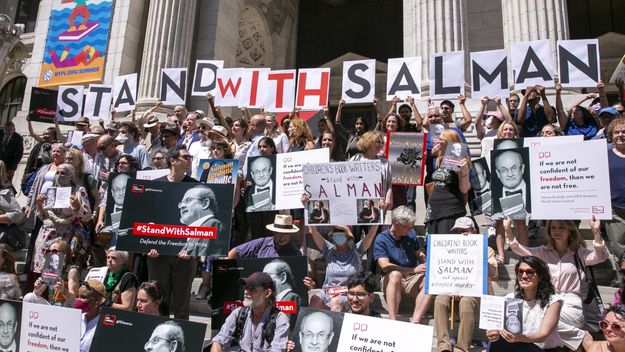 Für die Meinungsfreiheit: Solidaritätsdemonstration am 19. August 2022 für Salman Rushdie in New York.