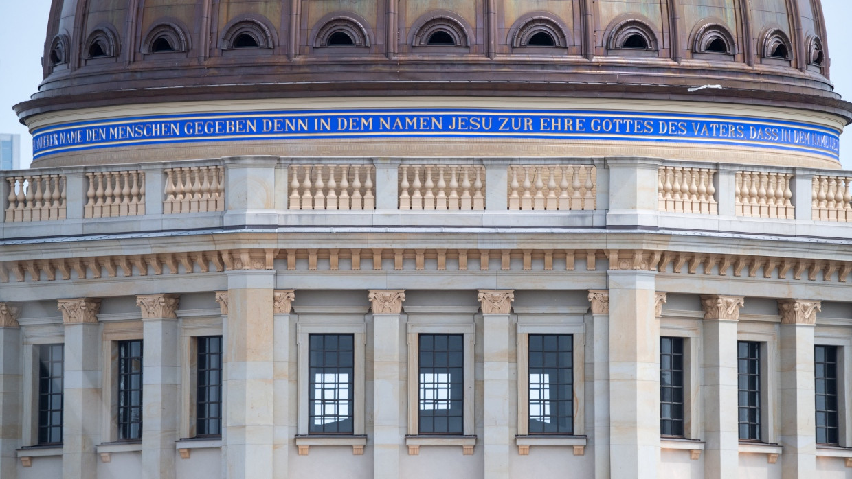 Die Schlosskuppel mit dem vermeintlichen Bibelspruch