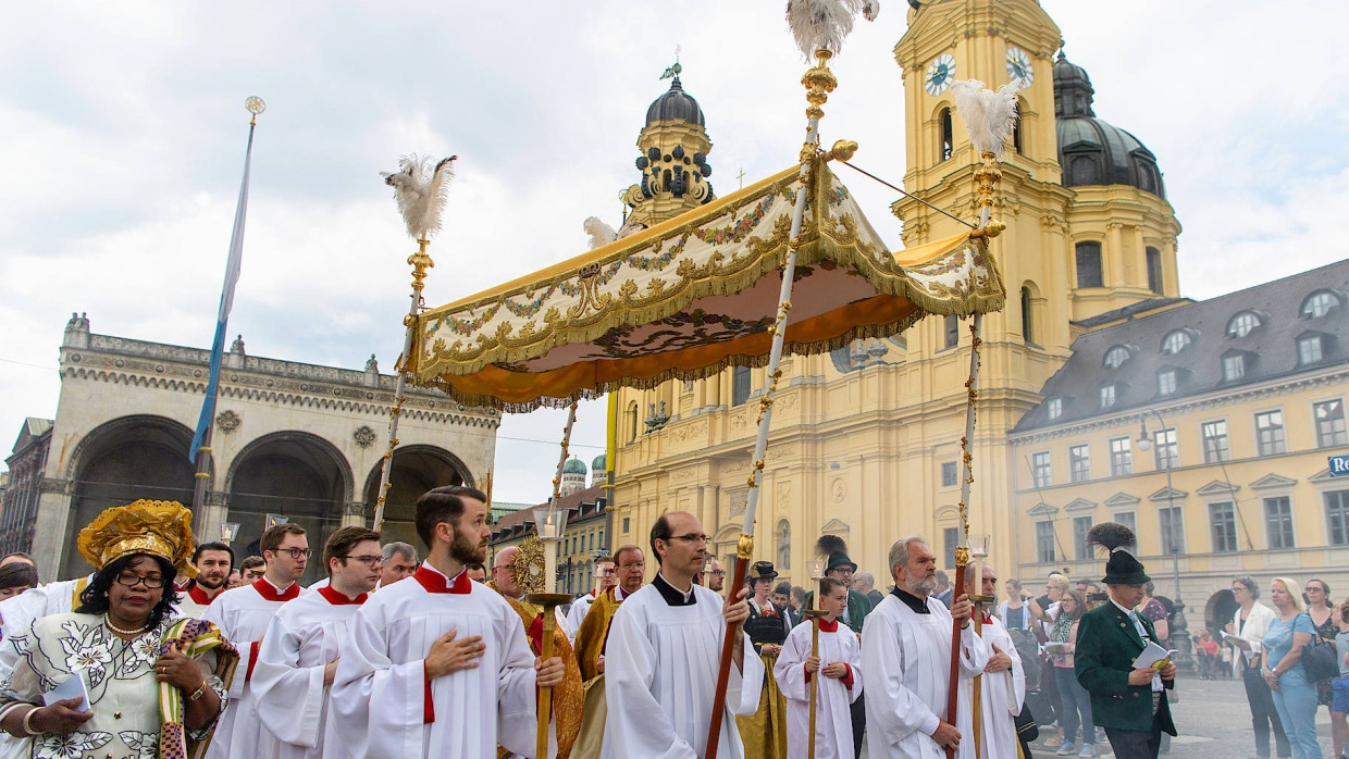 Fronleichnamsprozession am Münchner Odeonsplatz