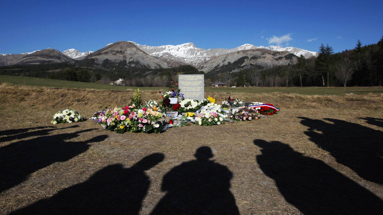 Nach dem Absturz der Germanwings-Maschine bleiben nicht nur Fragen nach dem Motiv des Kopiloten, sondern auch nach den Reaktionen der Medien offen.