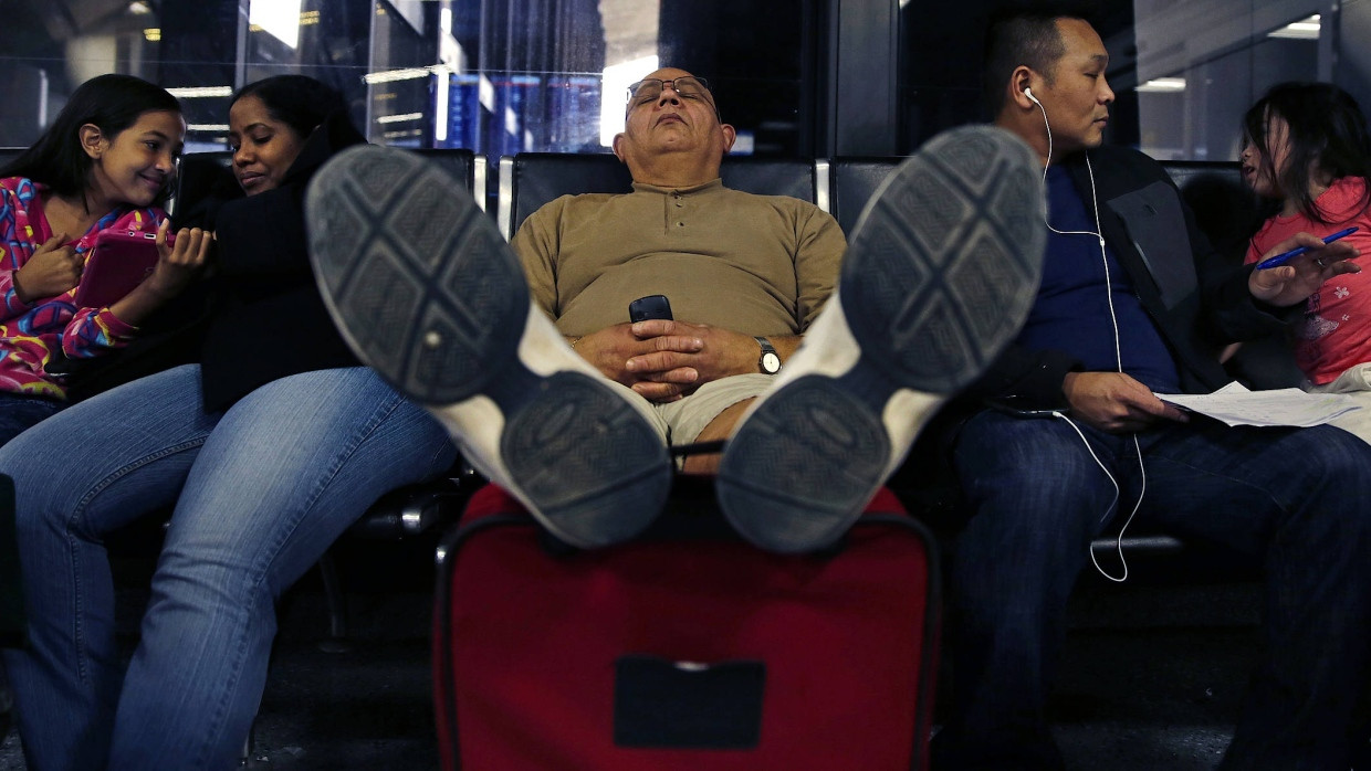 Wartezeit am Flughafen nutzt jeder anders.