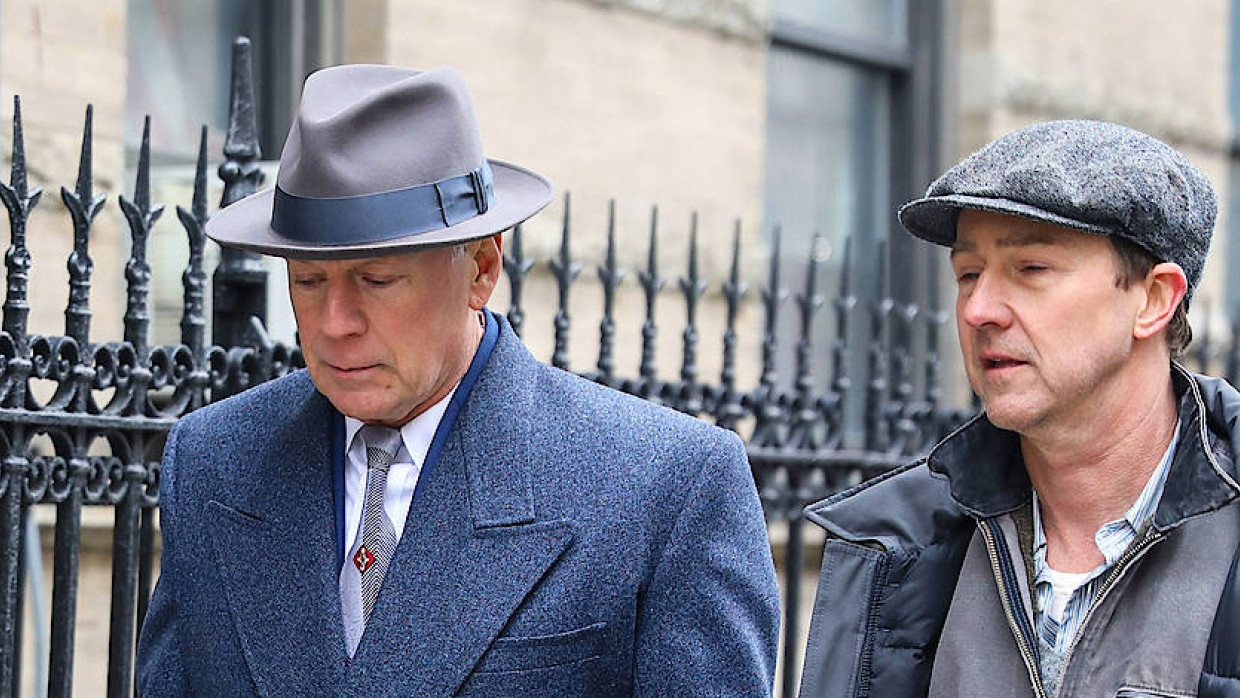 Bruce Willis und Edward Norton am Rande der Dreharbeiten zu „Motherless Brooklyn“ in New York