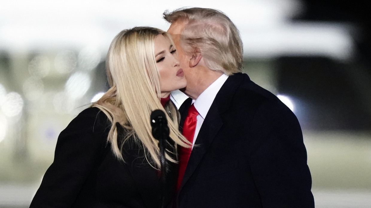 Donald Trump und seine Tochter Ivanka im Januar 2021