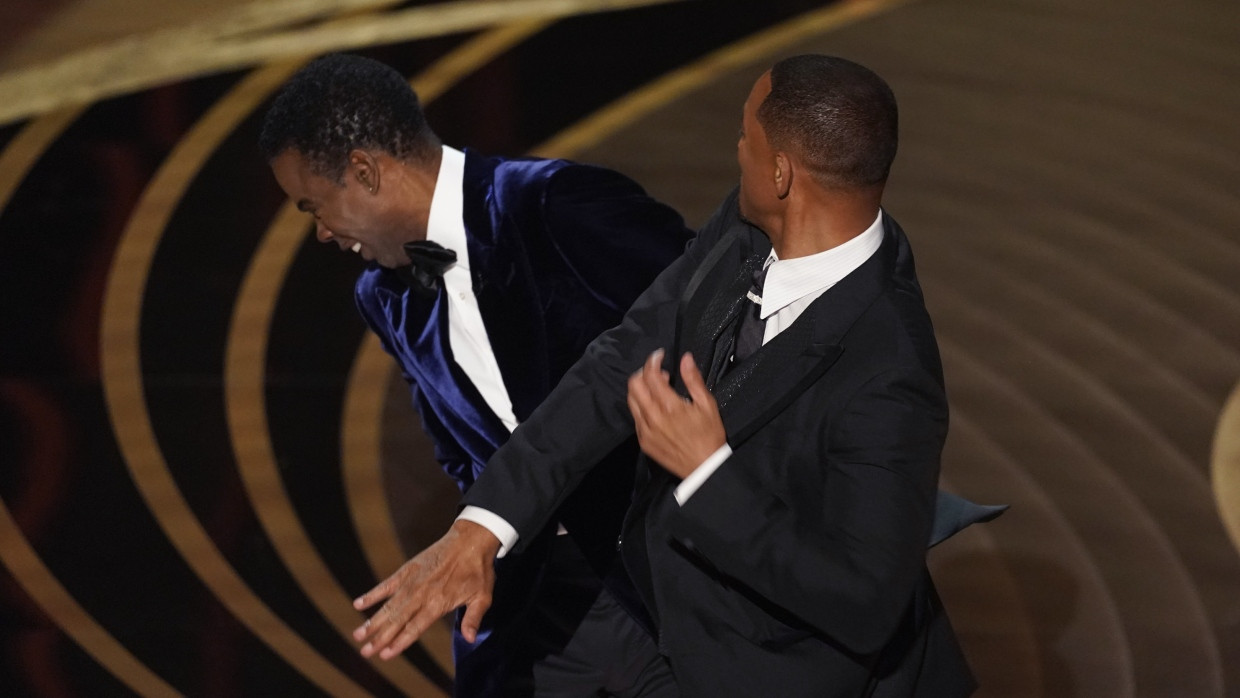 Ohrfeigen-Eklat bei der Oscarverleihung: Schauspieler Will Smith schlägt dem Entertainer Chris Rock vor laufenden Kameras ins Gesicht.