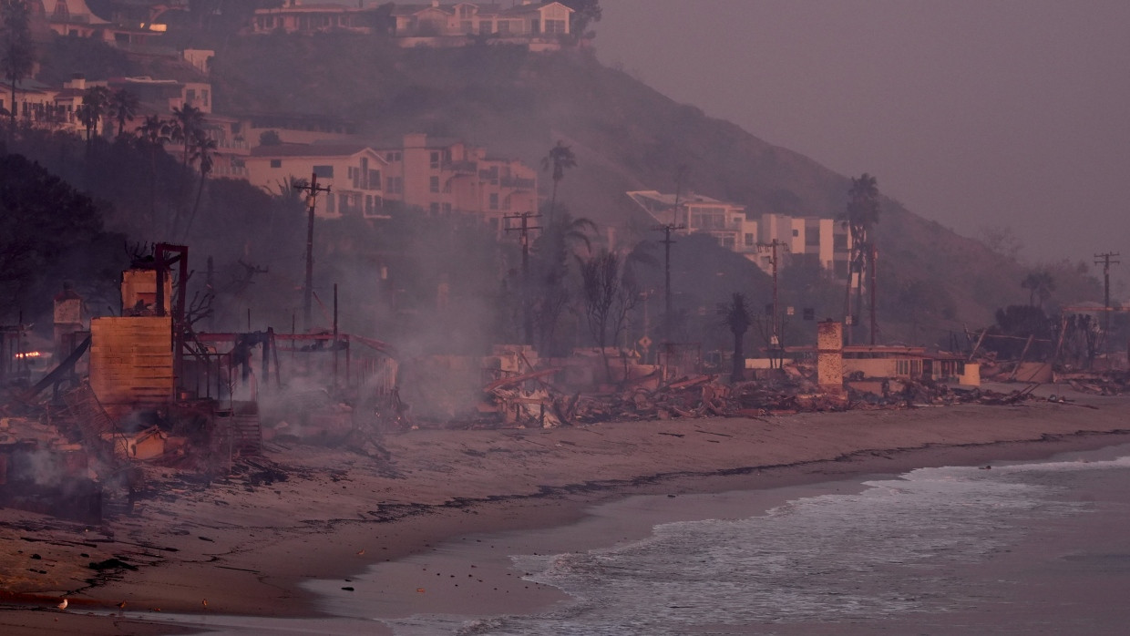 Nur noch Staub und Asche: Häuser am Strand in Malibu