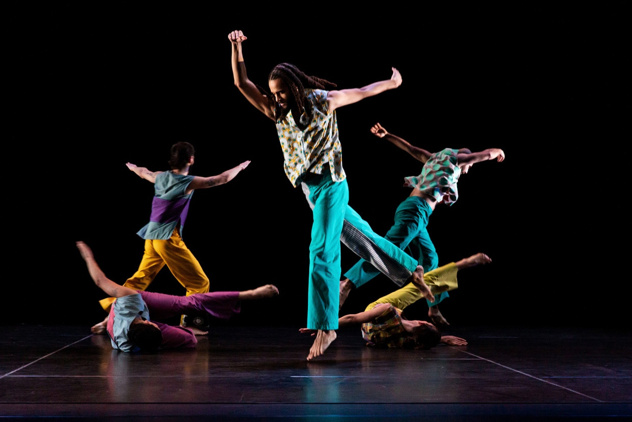 Die Trisha Brown Dance Company in einer Szene von „Working Title“