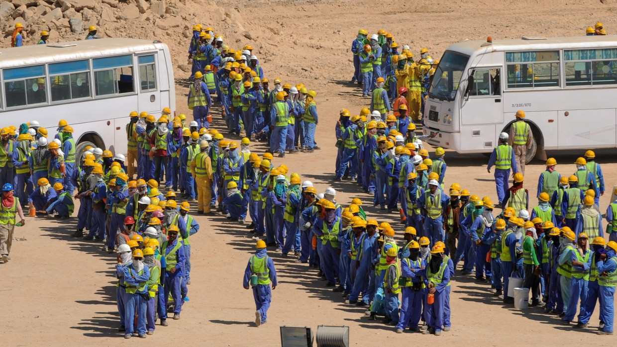 Ungeklärte Todesfälle: Ausländische Arbeiter auf einer WM-Baustelle in Qatar im Jahr 2013