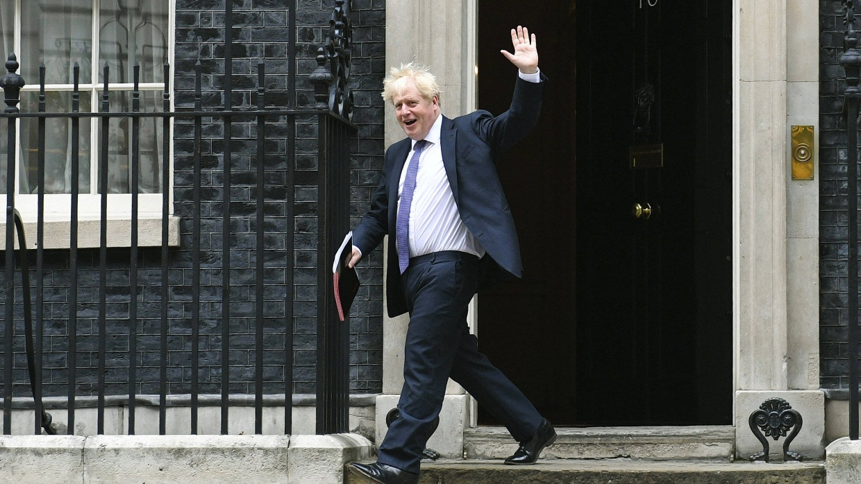 Der britische Premierminister Boris Johnson am Dienstag vor seinen Amtssitz 10 Downing Street