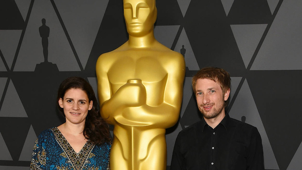 Stehen probeweise schon mal neben dem Oscar: Katja Benrath und Tobias Rosen