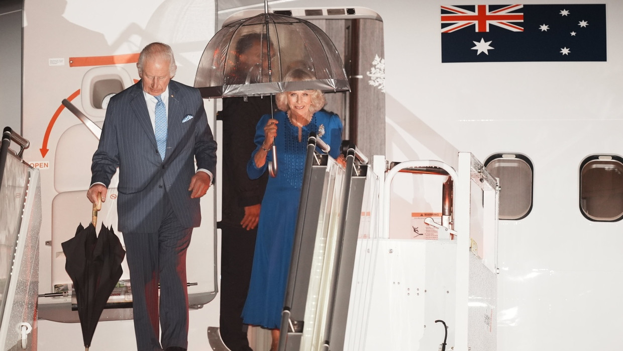 König Charles III. und Königin Camilla bei ihrer Ankunft in Sydney