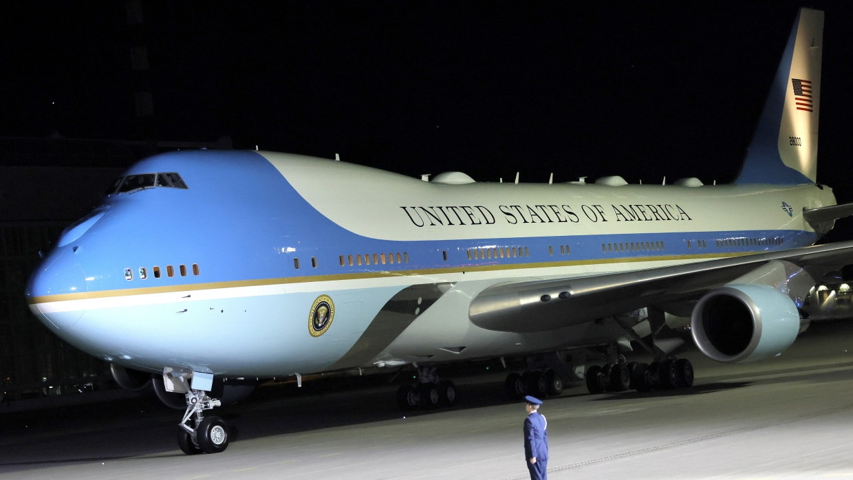 Die Air Force One mit Präsident Joe Biden ist in München gelandet.