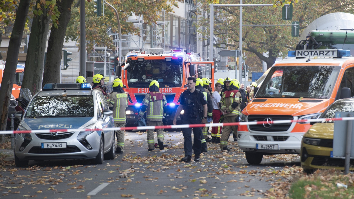 Rettungskräfte am Unfall-Tatort Ende Oktober in Berlin