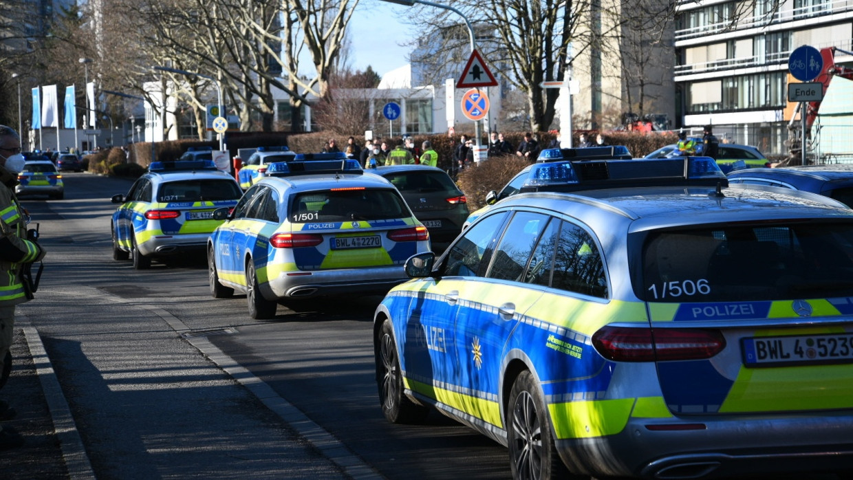 Großeinsatz auf dem Gelände der Heidelberger Universität: Ein Angreifer hat mehrere Menschen mit einer Waffe verletzt.