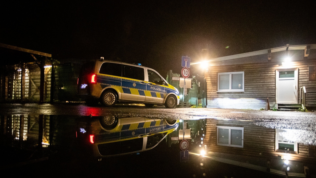 Der Mann hat nach Angaben der Polizei während des Einsatzes massiven Widerstand geleistet.