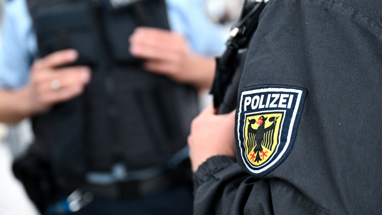 Die Beamten der Bundespolizei nahmen den Mann beim Ausreiseversuch an dem Flughafen in Schönefeld fest.