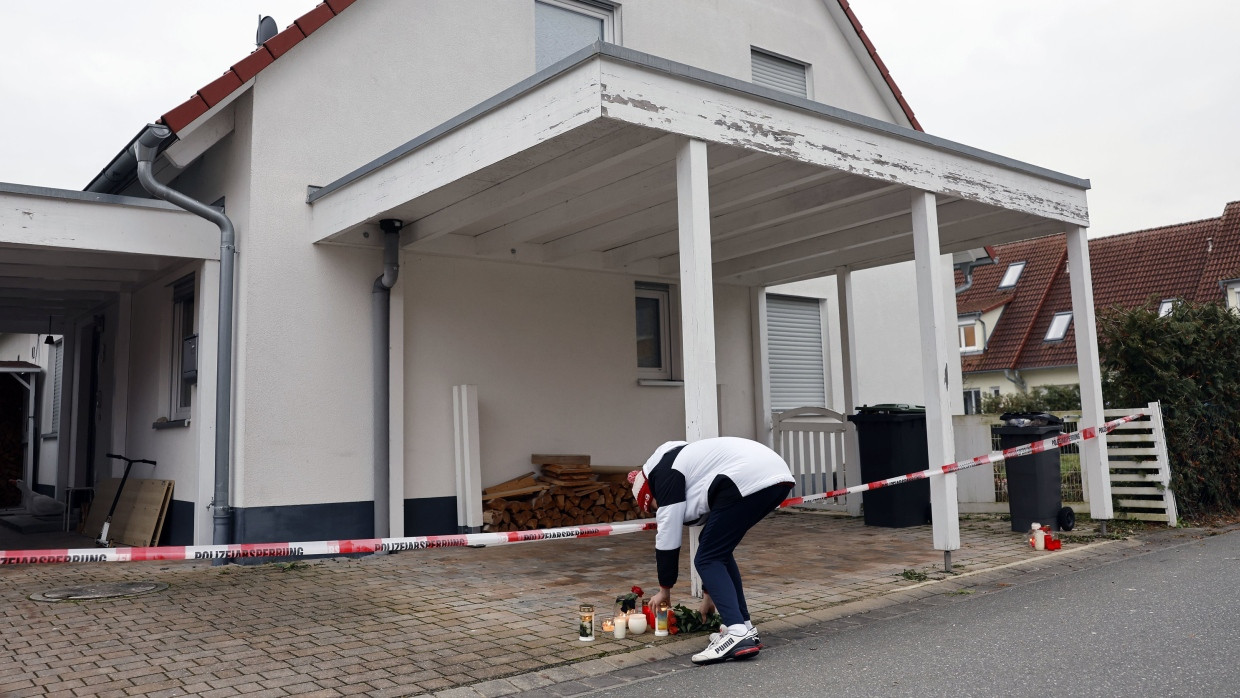 Trauer in Weisendorf: Ein 17-Jähriger soll hier mit einem Messer seine Schwester tödlich und seine Mutter schwer verletzt haben.