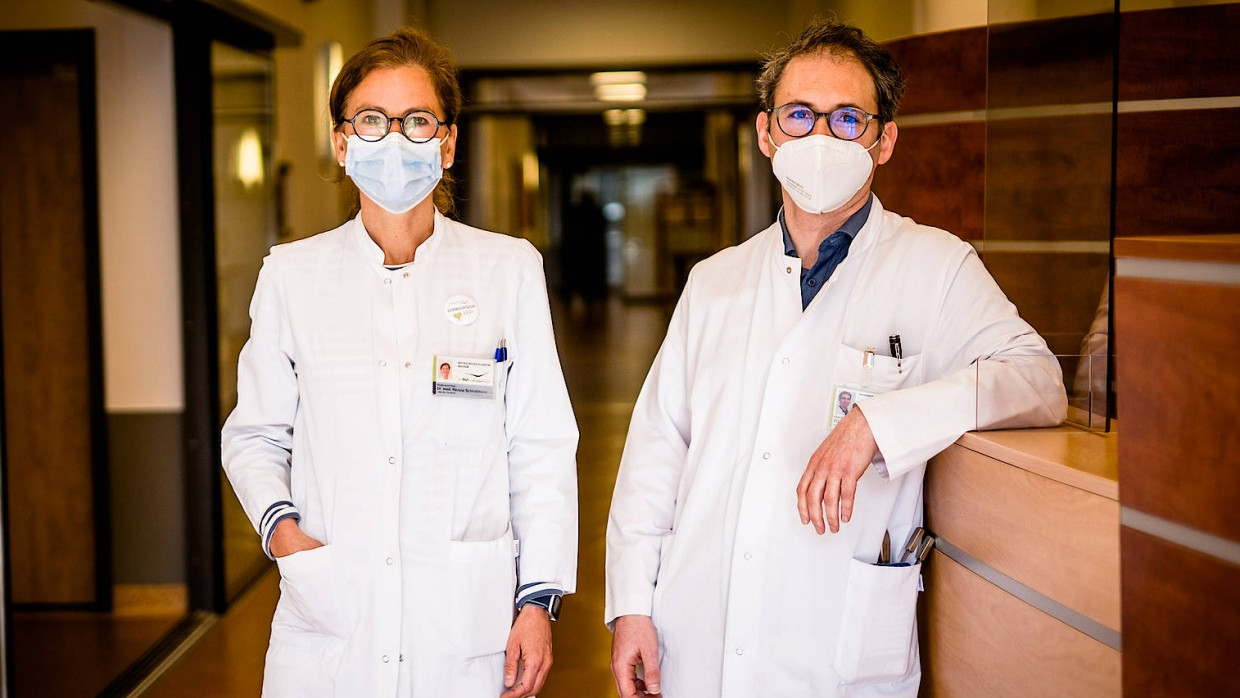 Die Ärzte Renate Schlottmann (links) und Ilya Ayzenberg Universitätsklinik St.-Josef-Hospital in Bochum