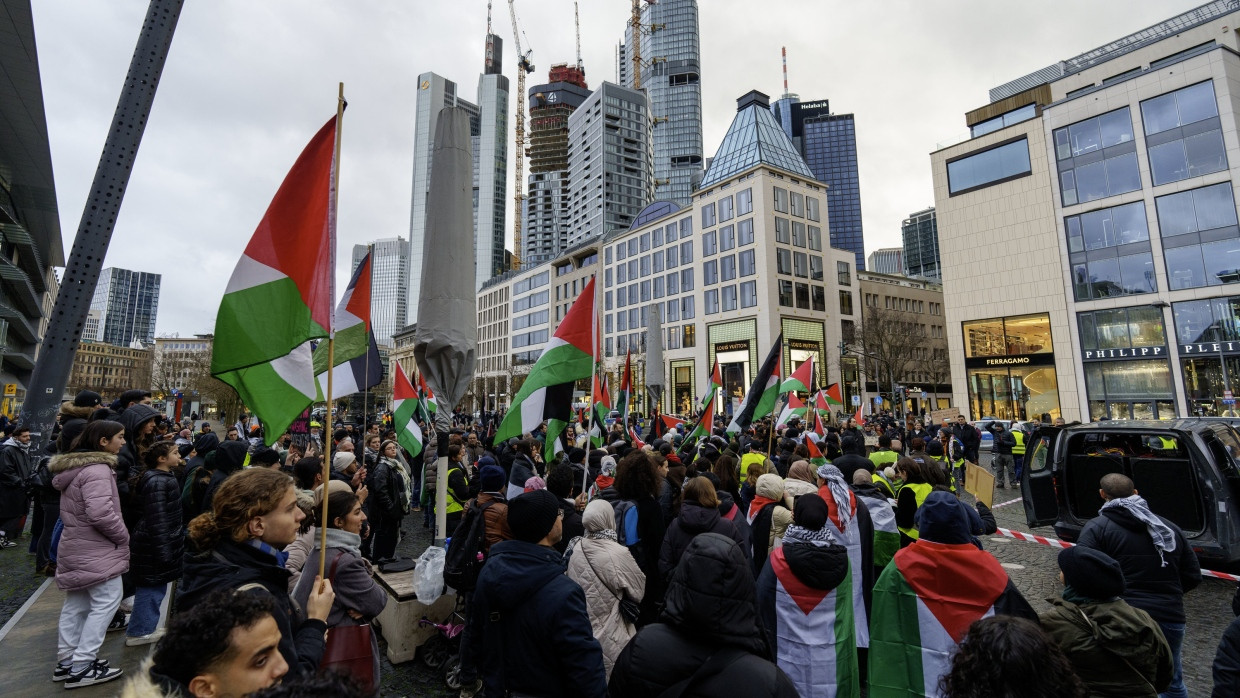 Das Verwaltungsgericht in Frankfurt hat am Montag, den 7. Oktober für die Veranstalter der Demonstration entschieden.