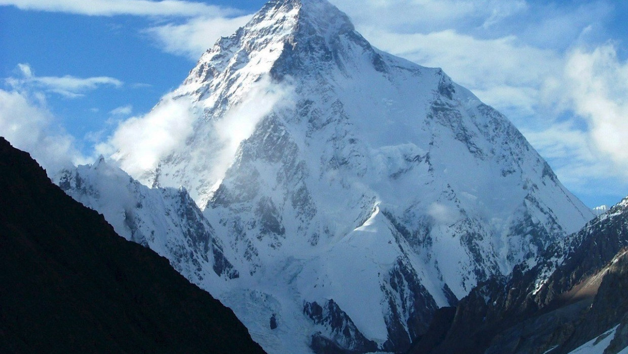 Schön, aber gefährlich:  Der schroff aufragende K2 im Karakorumgebirge in Kaschmir gilt unter Bergsteigern wegen seiner steilen Wände als schwierigster Achttausender.