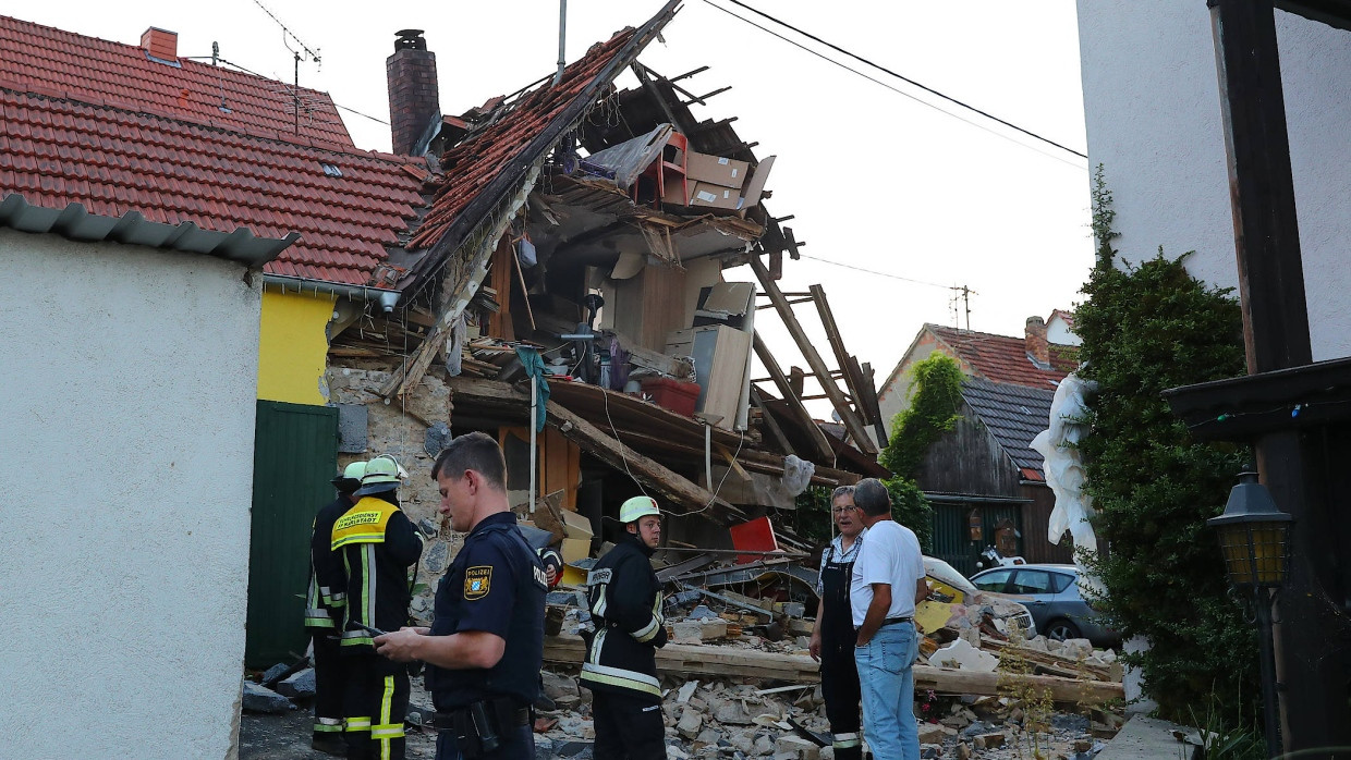 Das Haus nach dem Einsturz: Die Ursache für die Verpuffung ist noch unbekannt.