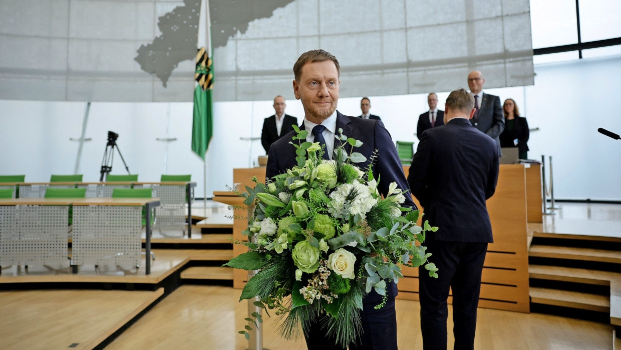 Bekam auch Blumen: Michael Kretschmer nach seiner Wiederwahl in Dresden