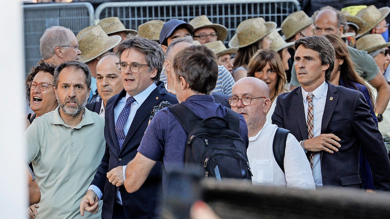 Ein kurzer Auftritt: Puigdemont am Donnerstag vor seiner Rede in Barcelona