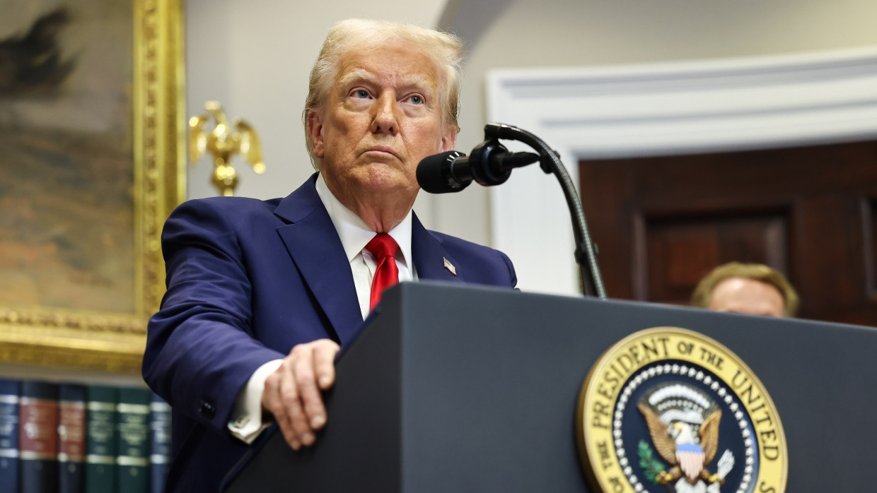 US-Präsident Donald Trump spricht im Roosevelt Room des Weißen Hauses.