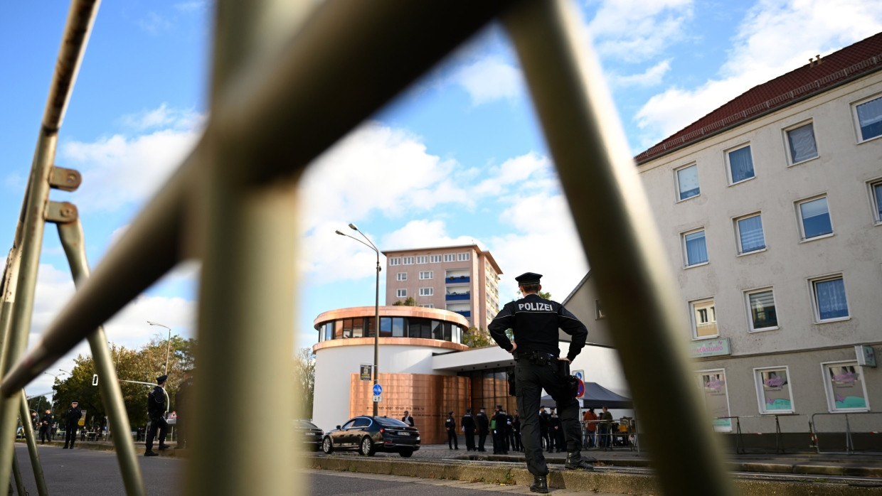 Unter erhöhten Sicherheitsmaßnahmen wurde am Sonntag die neue Synagoge in Dessau eingeweiht.