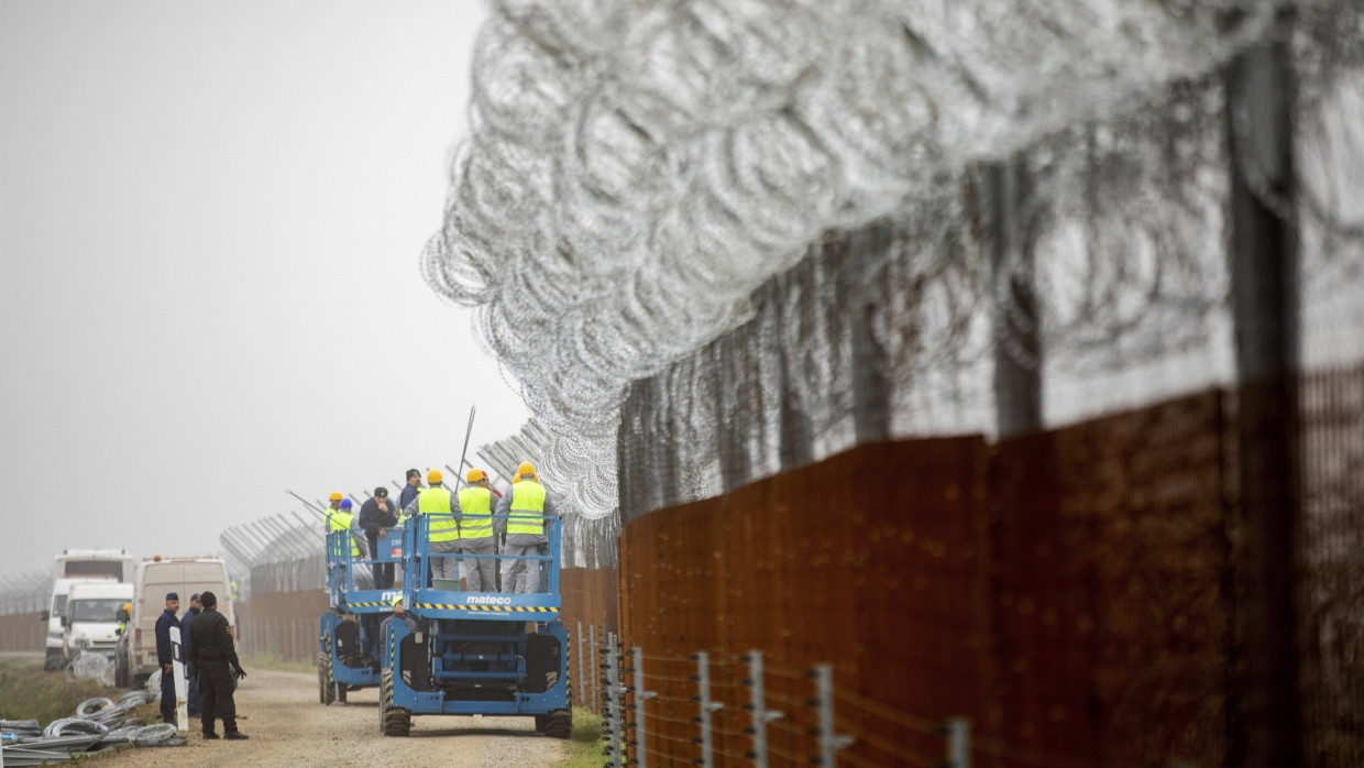 Zäune und Stacheldraht: Ungarns rechtspopulistische Regierung betreibt seit Jahren eine Politik gegen Migranten.