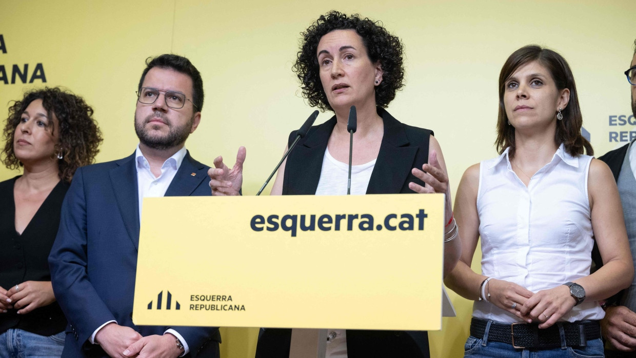 Marta Rovira, die Generalsekretärin der katalanisch-separatistischen Partei ERC (Esquerra Republicana de Catalunya), teilt am Freitag das Abstimmungsergebnis mit.