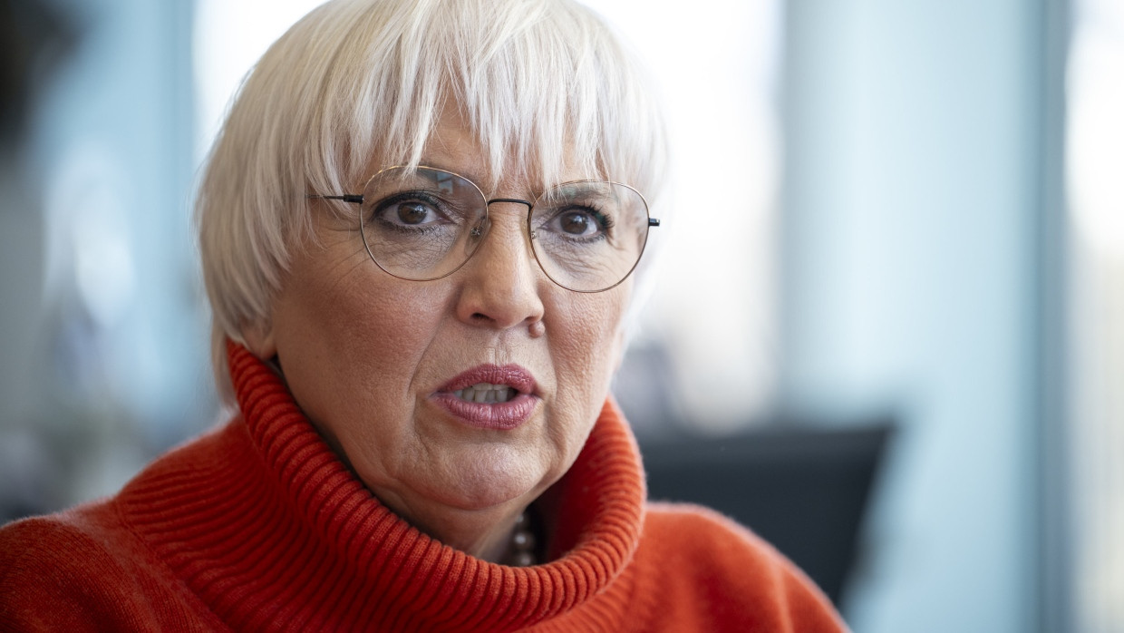 Die grüne Kulturstaatsministerin Claudia Roth spricht sich gegen ein Verbot von „L’amour toujours“ aus.