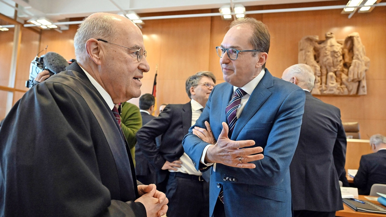 Gemeinsam in Karlsruhe: Gregor Gysi für die Linke und Alexander Dobrindt für die CSU