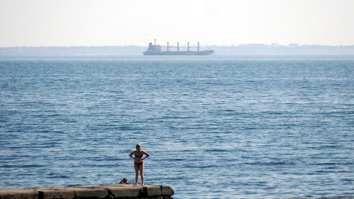 Der türkische Massengutfrachter „Tq Samsun“ verlässt am 16. Juli 2023 den Hafen von Odessa in der Südukraine.